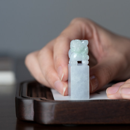 张小凤 孤品翡翠印章 糯冰玉石空白书法书画藏书章压角章文房摆件挂件收藏礼盒礼品 - 图0