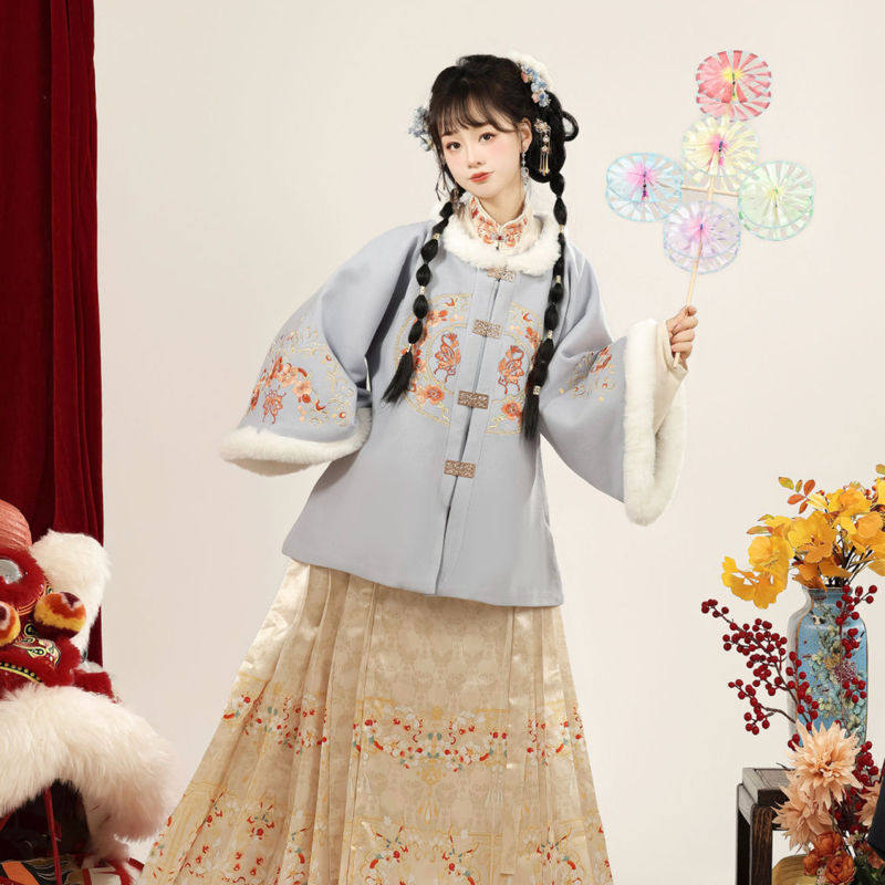 明制新款【昭昭如愿】加绒汉服女圆领刺绣毛呢短袄马面裙冬款套装,淘宝优惠券,粉丝福利购,淘宝优惠卷