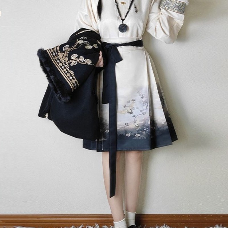 明制汉服女秋冬加绒刺绣小香风披袄立领上衣马面裙汉元素改良套装,淘宝优惠券,粉丝福利购,淘宝优惠卷
