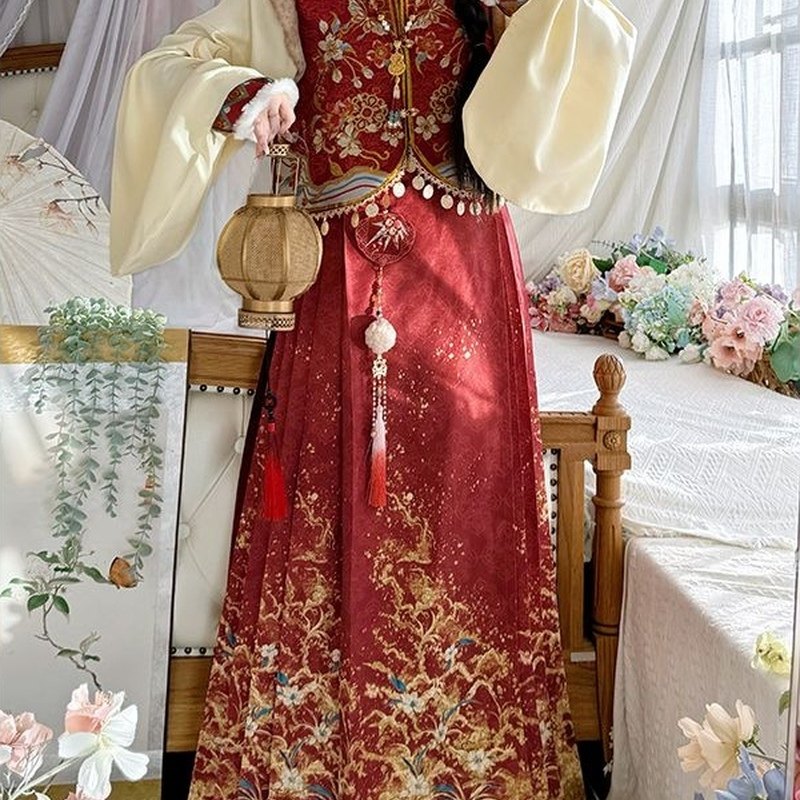 明制秋冬汉服女【金锦年】立领琵琶袖刺绣织金比甲加厚马面裙套装,淘宝优惠券,粉丝福利购,淘宝优惠卷