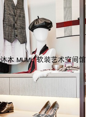 样板间简约现代红色主题衣帽间衣服SK系列化妆品软装饰品道具摆件