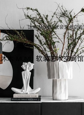 沐木树脂软装摆件现代客餐厅美女