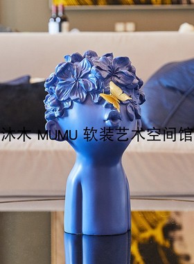 大牌软装摆克莱因蓝色主题儿童房