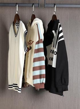 男孩房服饰集合样板间男孩房衣帽间衣柜摆件潮牌男孩房小孩房装饰