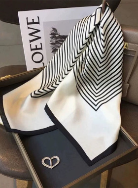 黑白调衣帽间女士主题软装摆件搭配组合轻奢样板房展厅衣柜装饰品