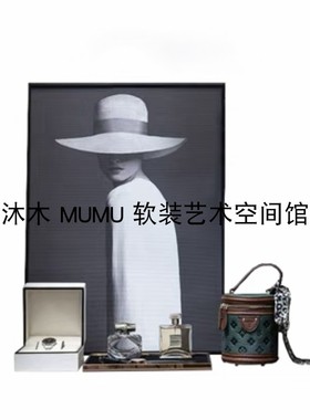 小香风主题样板间衣帽间现代轻奢粉底液化妆台品组合软装道具摆设