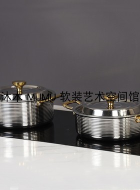 现代样板房间厨房饰品摆件橱柜砧板软装饰不锈钢锅具煎锅汤锅组合