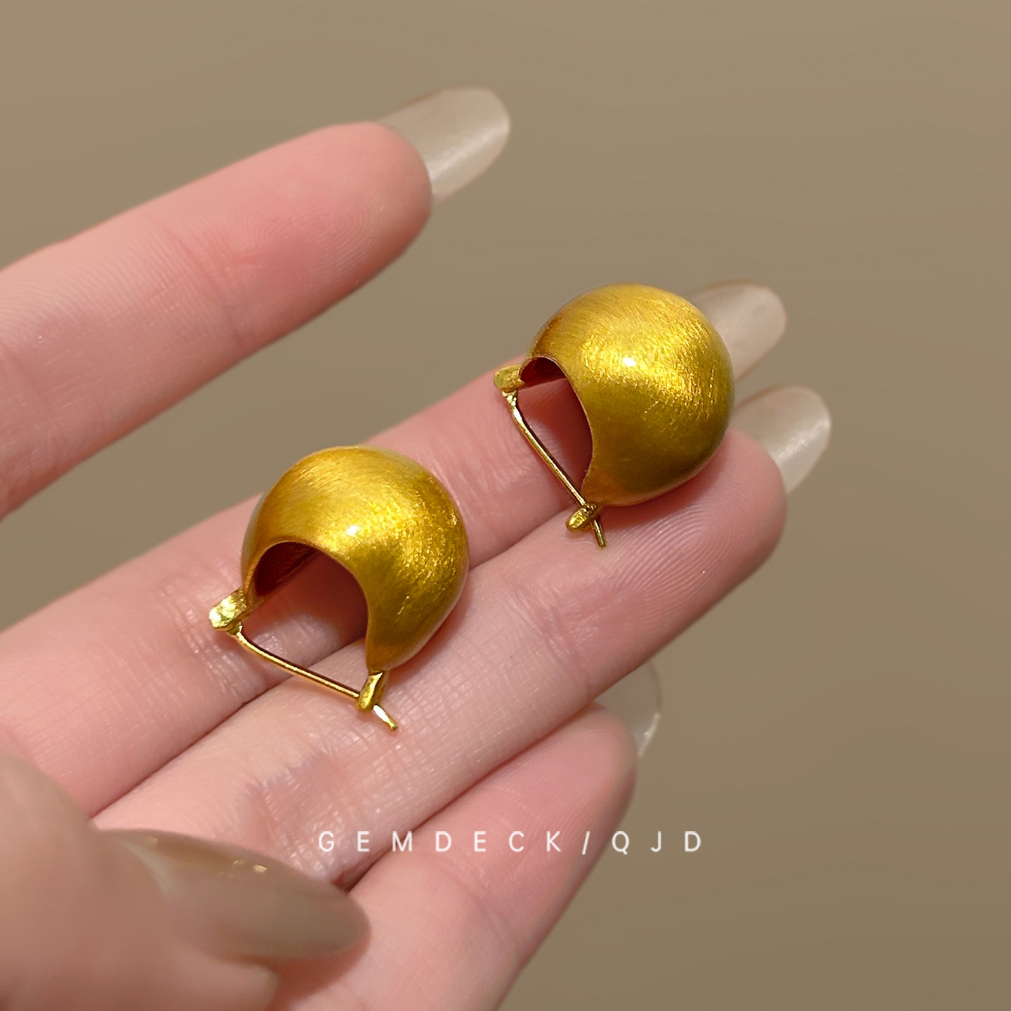 冷淡风金色拉丝豆豆耳环复古港风几何简约耳扣高级感气质百搭耳饰,淘宝优惠券,粉丝福利购,淘宝优惠卷