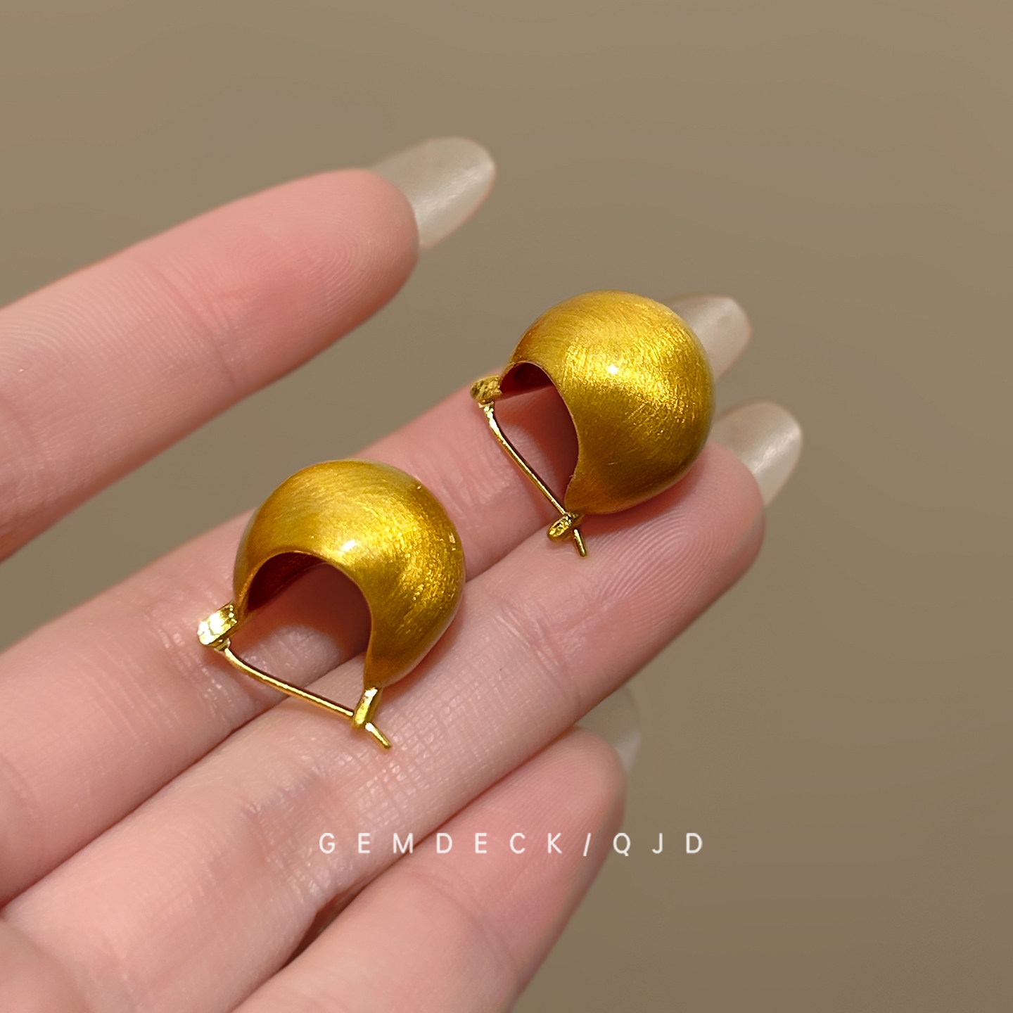 冷淡风金色拉丝豆豆耳环复古港风几何简约耳扣高级感气质百搭耳饰,淘宝优惠券,粉丝福利购,淘宝优惠卷