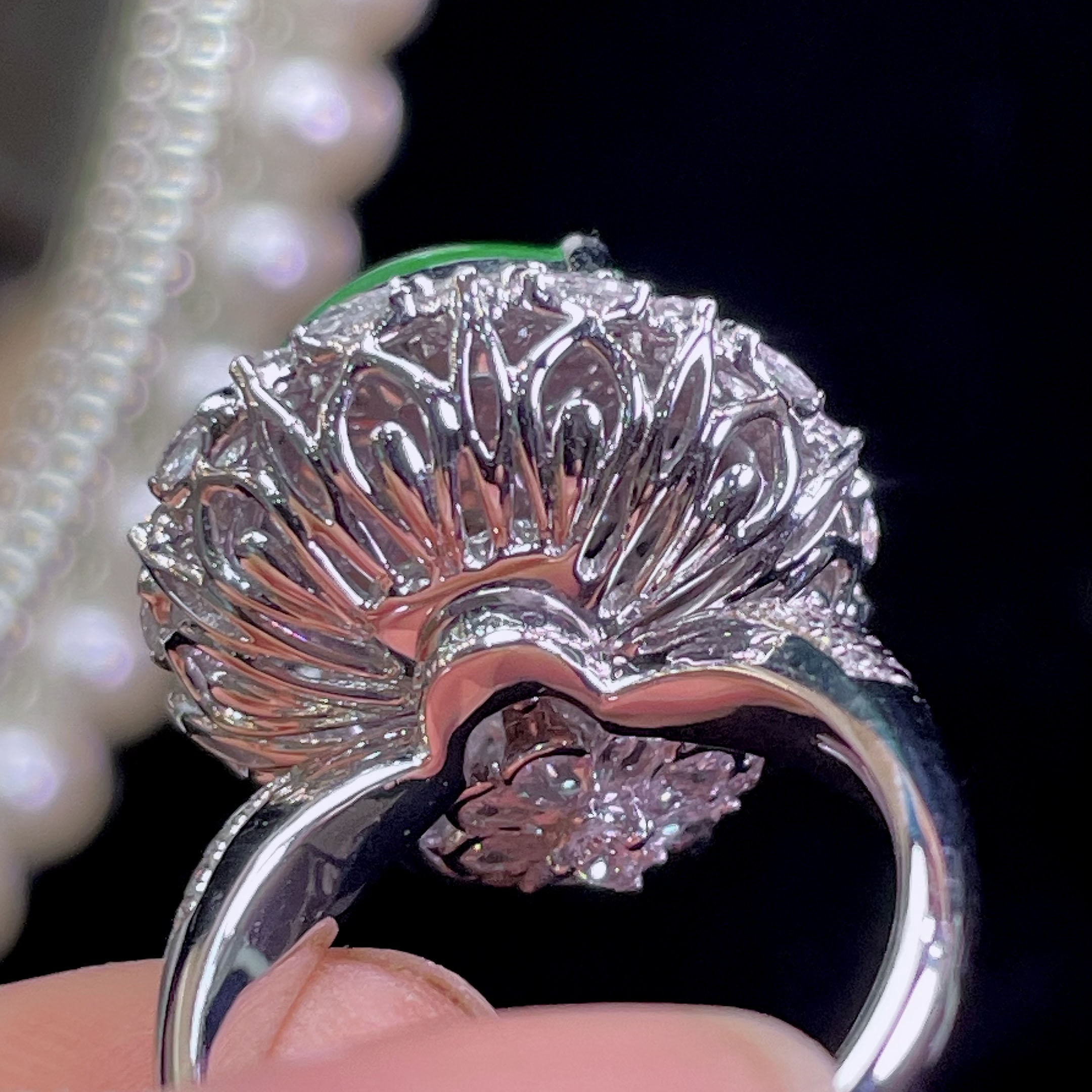 Cuiqin Emperor Bingyang Green Cabochon Ring 18k gold diamond inlaid with natural A-grade jadeite full and translucent