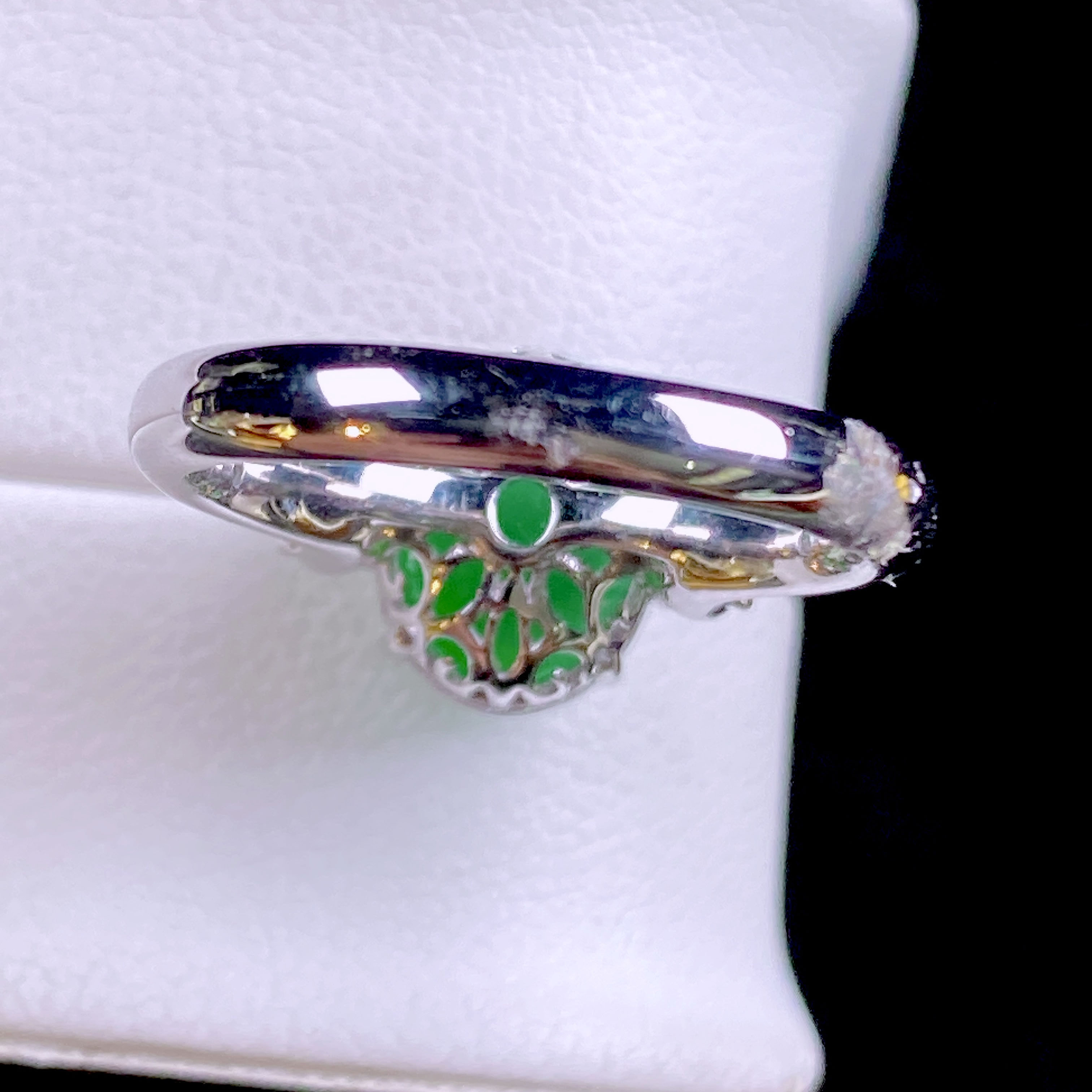 Cuiqin Emperor Bingyang Green Cabochon Ring 18k gold diamond inlaid with natural A-grade jadeite full and translucent