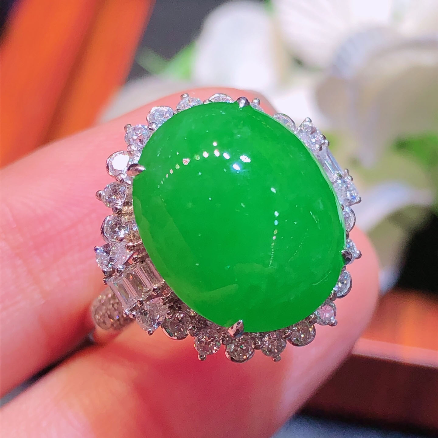 Cuiqin Emperor Bingyang Green Cabochon Ring 18k gold diamond inlaid with natural A-grade jadeite full and translucent