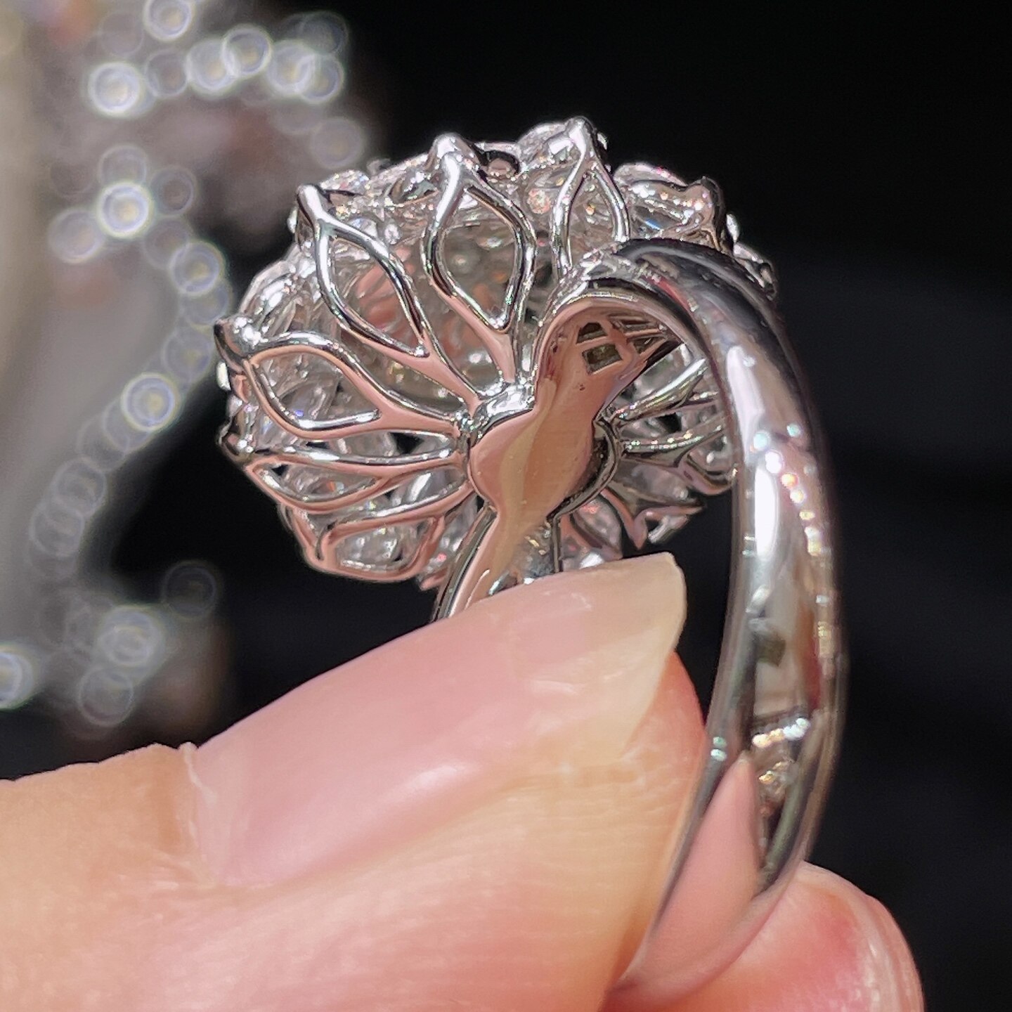 Cuiqin Emperor Bingyang Green Cabochon Ring 18k gold diamond inlaid with natural A-grade jadeite full and translucent