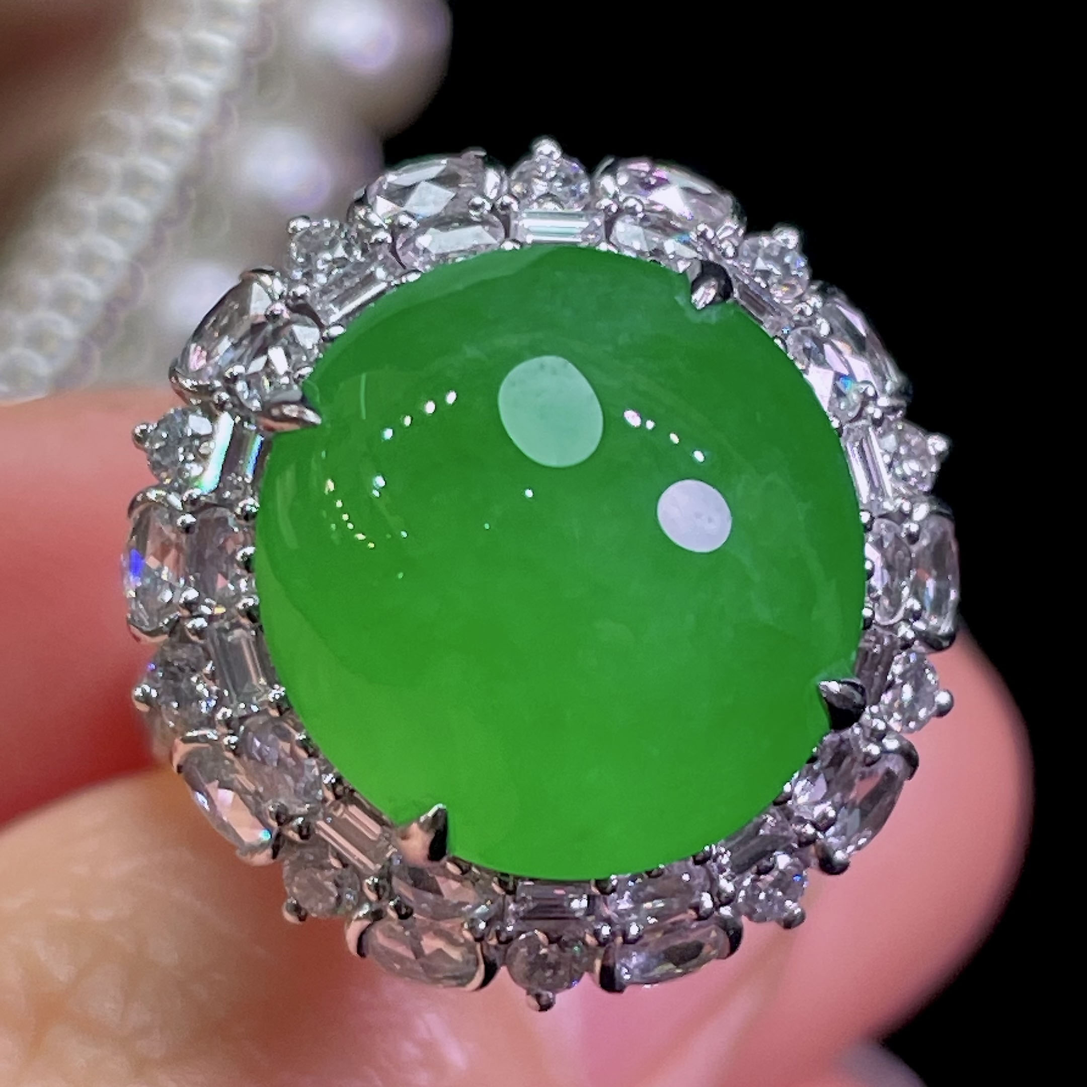 Cuiqin Emperor Bingyang Green Cabochon Ring 18k gold diamond inlaid with natural A-grade jadeite full and translucent