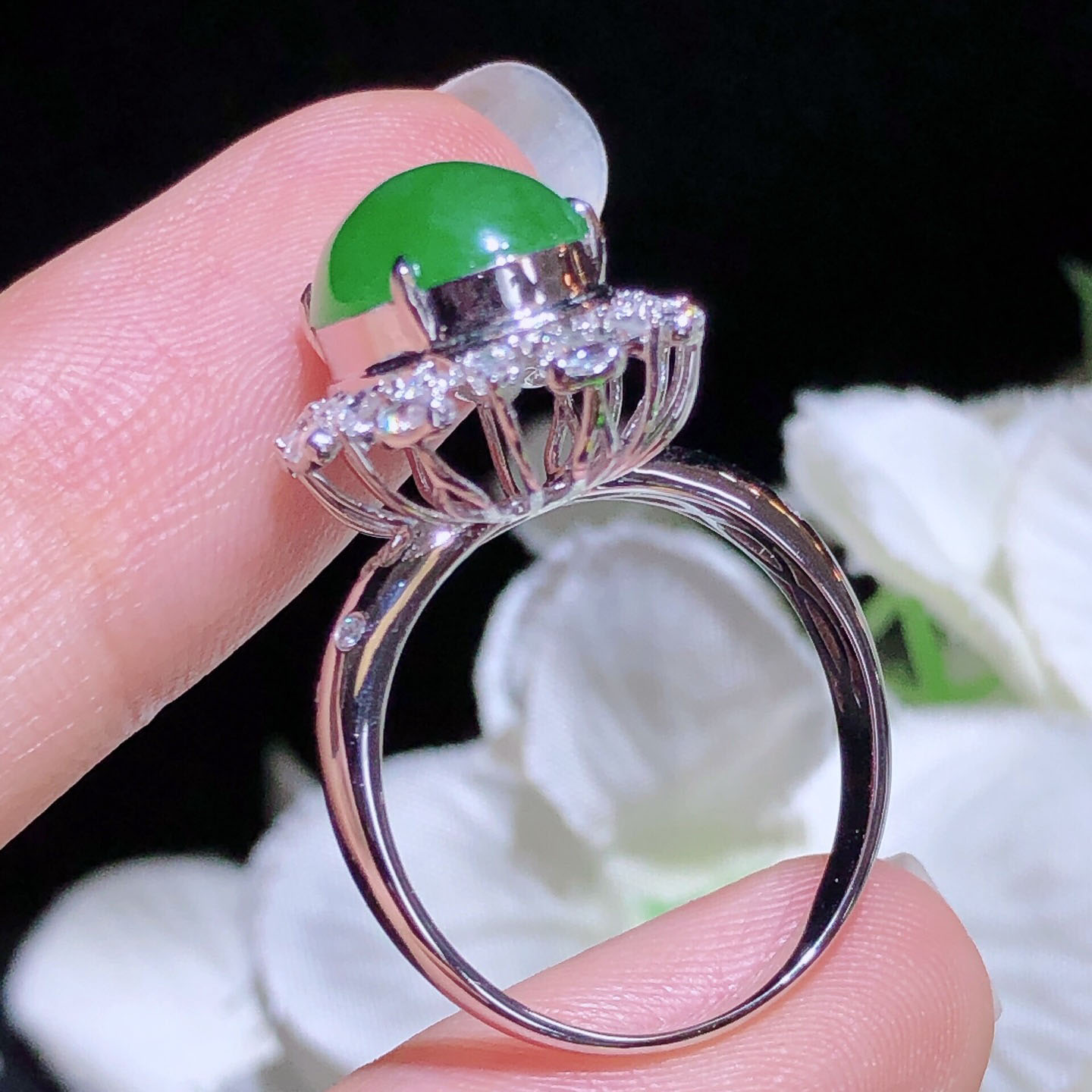 Cuiqin Emperor Bingyang Green Cabochon Ring 18k gold diamond inlaid with natural A-grade jadeite full and translucent