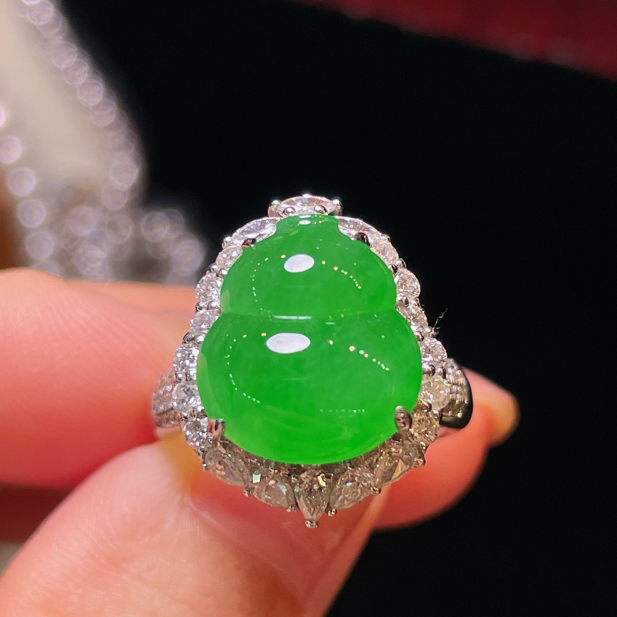 Emperor Cuiqin Bingyang Green Gourd Ring 18k gold diamond inlaid with natural A-grade jadeite full and translucent