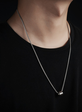 钛钢个性圆柱小蛮腰吊坠男简约光面休闲风项链女百搭高级感礼物