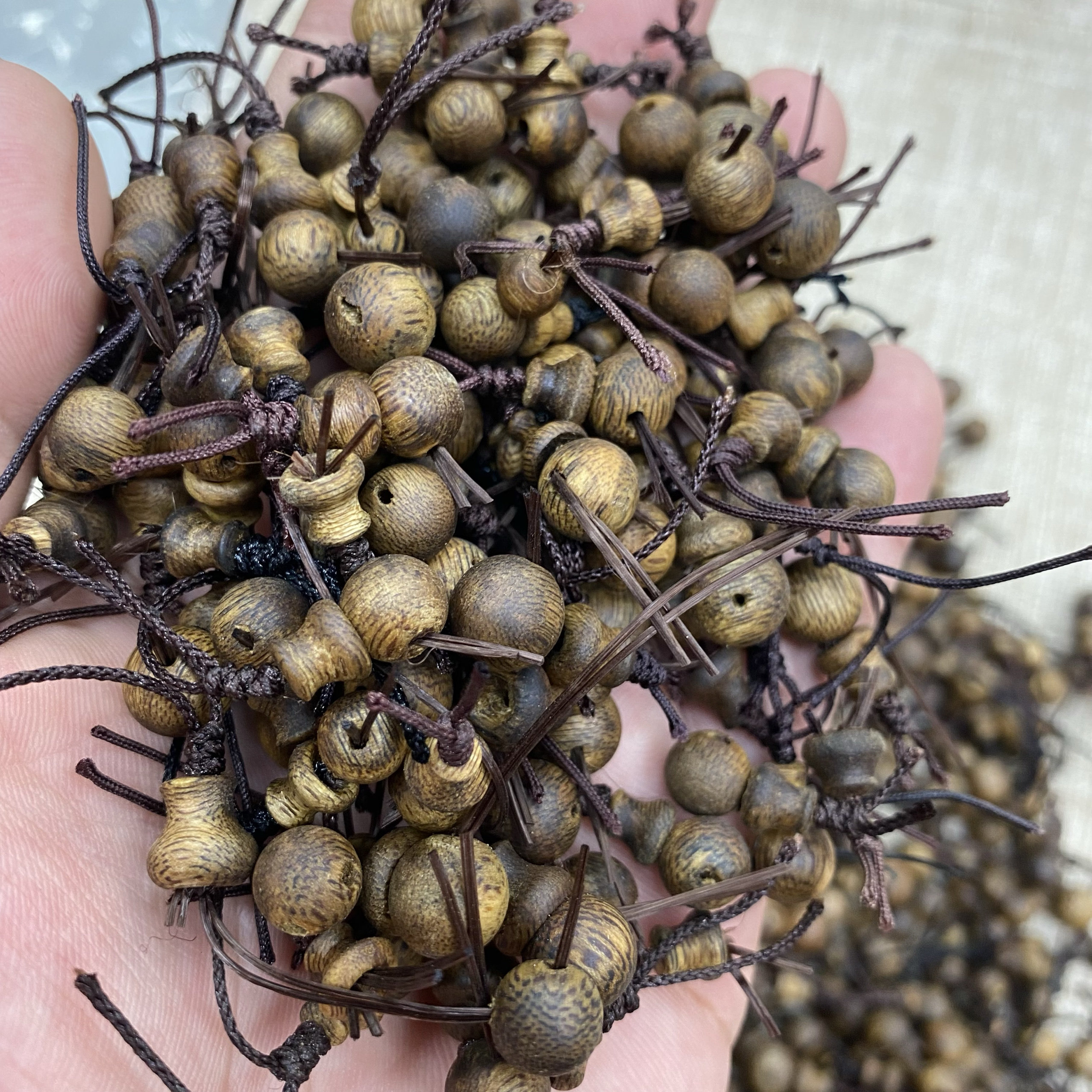 正品高油沉香三通佛塔佛头散珠子天然保真DIY单颗配奇楠工艺品,淘宝优惠券,粉丝福利购,淘宝优惠卷