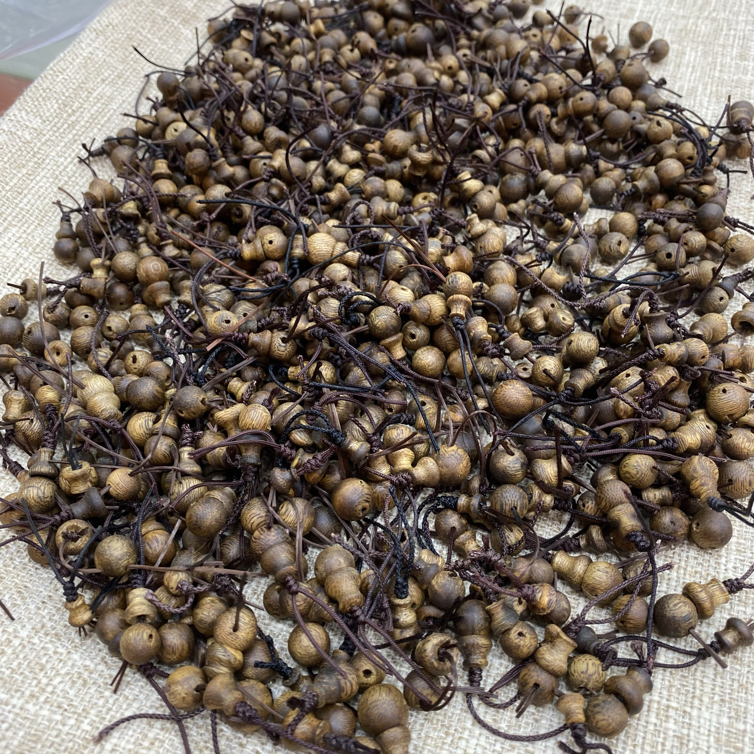 正品高油沉香三通佛塔佛头散珠子天然保真DIY单颗配奇楠工艺品,淘宝优惠券,粉丝福利购,淘宝优惠卷