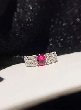 莫桑石鸽子蛋红宝石蕾丝戒指
