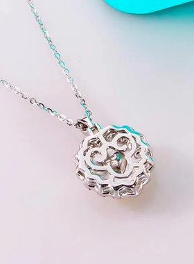 D色莫桑石爱心花朵黄钻项链