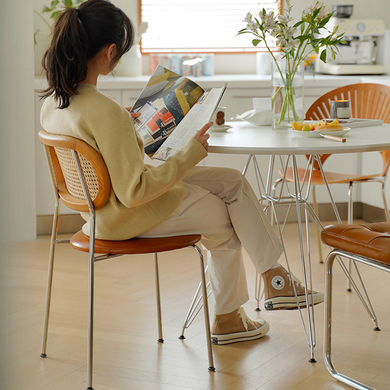 北欧餐桌现代简约ins家用小户型饭桌伊姆斯白色圆桌设计师洽谈桌,淘宝优惠券,粉丝福利购,淘宝优惠卷