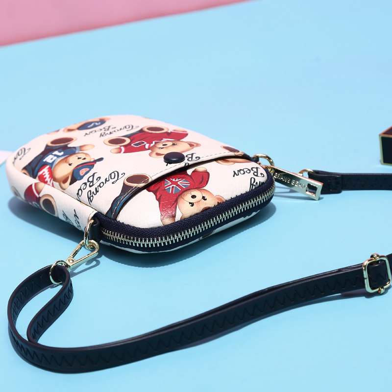 小熊依恋手机包2020新款个性斜挎包 pjev手机包