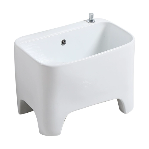 Бассейн для белья балкона в прудном прудном пруд