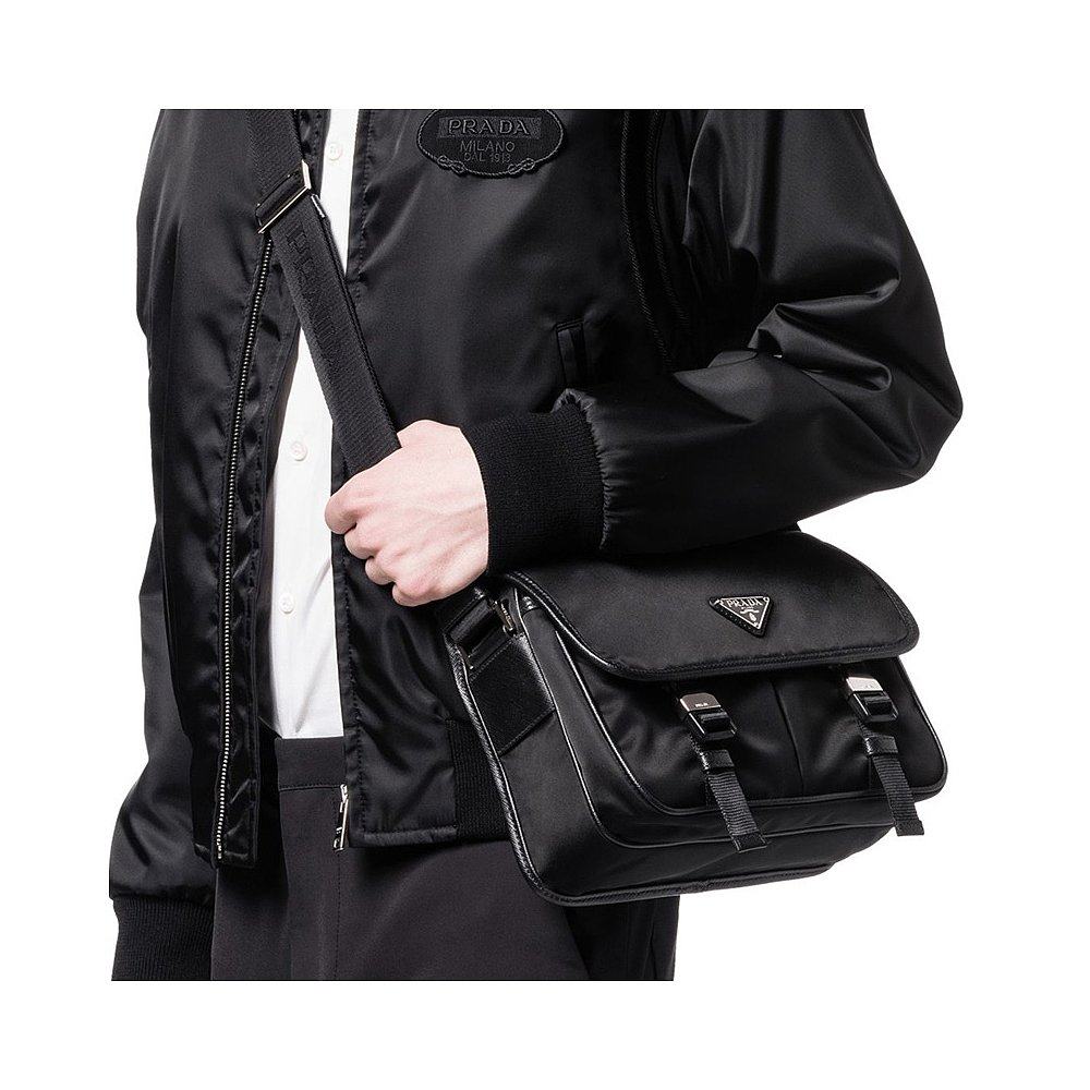 香港直邮prada男士黑色尼龙斜挎包 天猫国际香港直购男士包袋
