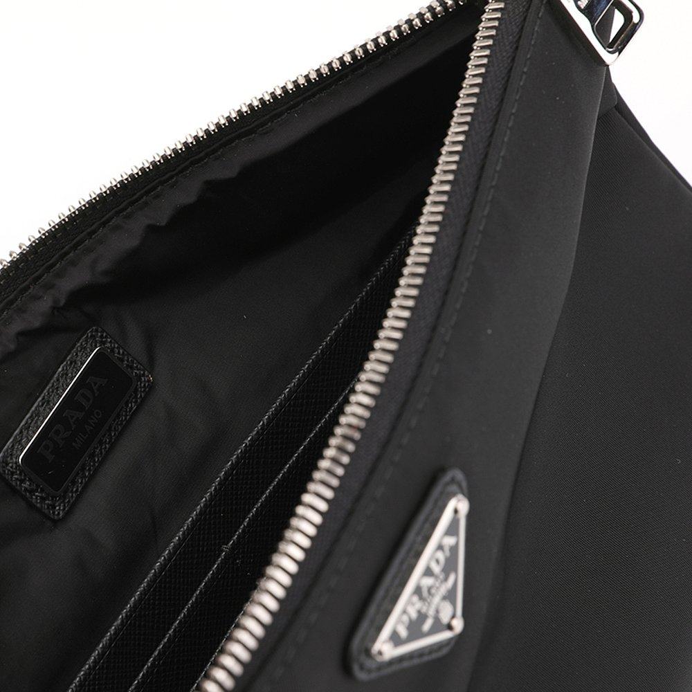 香港直邮prada女士黑色小号手拿包 天猫国际香港直购女士包袋