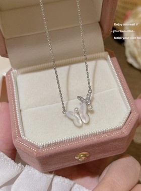 甜美百搭贝母蝴蝶吊坠个性轻奢锁骨链气质时尚韩版钛钢项链配饰女