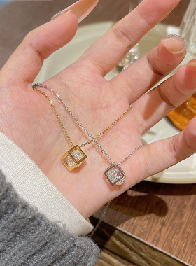 立体方形精致锆石吊坠钛钢项链简约高级感小众气质锁骨链时尚饰品