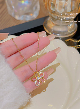 韩国简约花朵项链女高级感时尚18k金小花吊坠气质钛钢锁骨链配饰