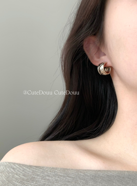 CuteDouu 柏林千金 高级咖金色菱格C形耳环耳圈小香风通勤耳饰女
