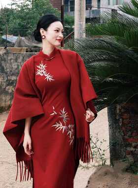 香港高端新年正红色披肩女外搭秋冬高级感仿羊绒订婚结婚流苏旗袍