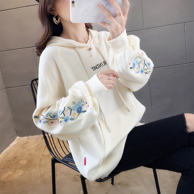 Fat sister 200Jin [Jin is equal to 0.5 kg] large size women's thin sweater women's early autumn new Korean version bf style embroidery plus velvet top