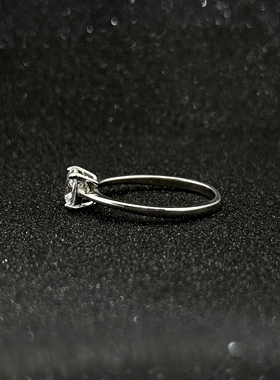 光托枕形1克拉方钻戒指