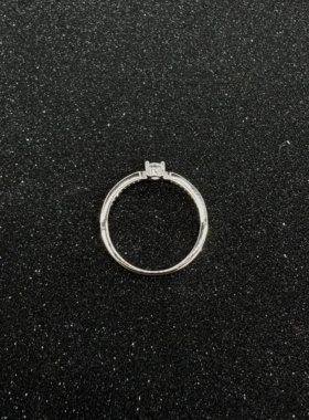 小米粒30分女戒四爪钻戒送女友