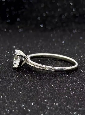 单排微镶心形1克拉桃心戒指