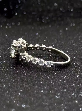 1克拉爱心戒指时尚新款