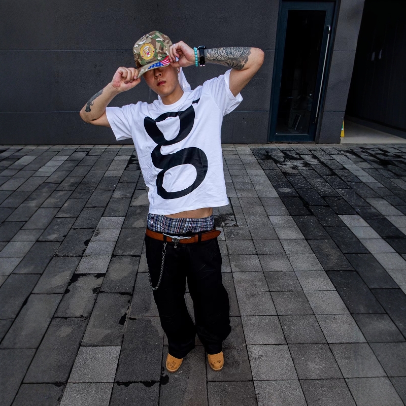 Without Me/JADEGANG[JDG]夏季短款白色G印花短袖圆领T恤 - 图1