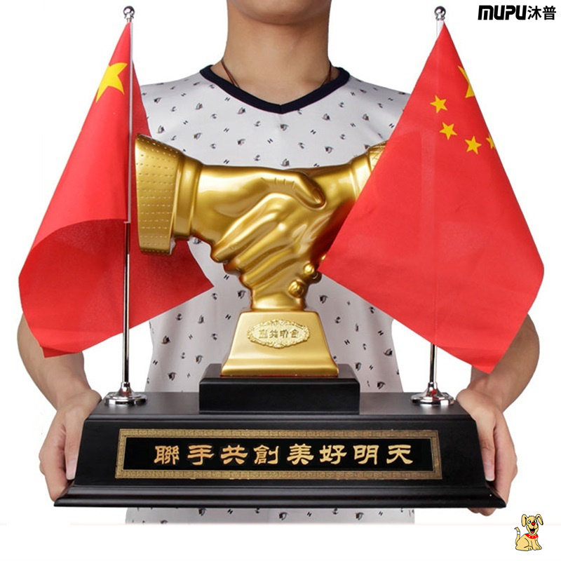 合作办公桌摆件握手老板红旗摆设 沐普摆件