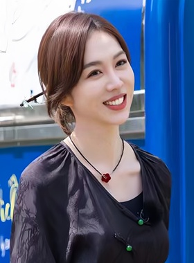 中餐厅姜妍同款红色小花朵项链