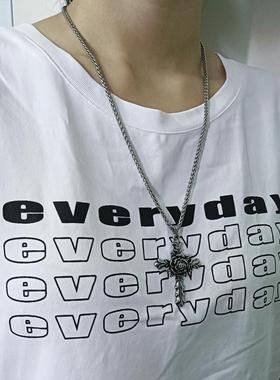 钛钢玫瑰花十字架项链买就送一