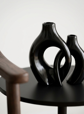 现代简约镂空陶瓷花瓶摆件黑色