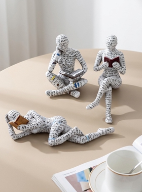 创意字母印花读书人桌面摆件