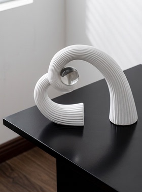 现代简约陶瓷心形桌面摆件