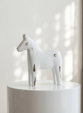 白色木质手工小马摆件家居装饰