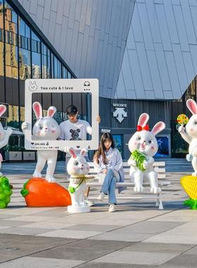 卡通兔子雕塑玻璃钢户外发光幼儿园儿童生肖兔商场大型装饰大摆件