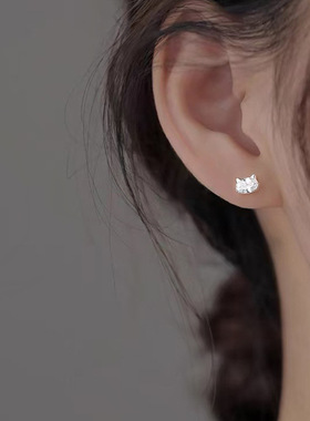 S999足银可爱猫咪耳钉女简约甜美设计养耳洞锆石耳骨钉纯银耳饰品